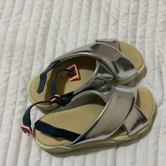 4CCCCEES Elegant Metallic Sandals with Pink Accents/used but good condition - Picture 3 of 10